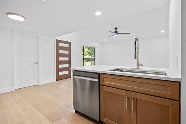 Building Photo - 1905 Cedar Ridge Dr