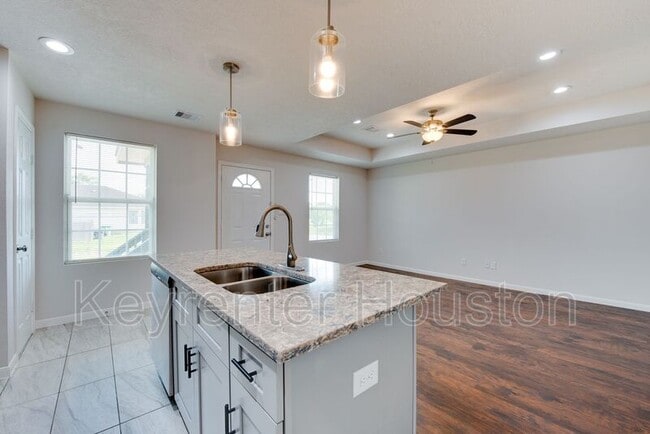 Building Photo - 5405 Groveton St
