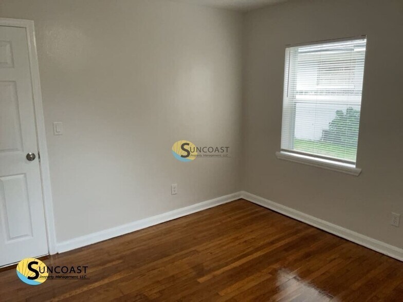 Building Photo - 1438 Magnolia Cir W