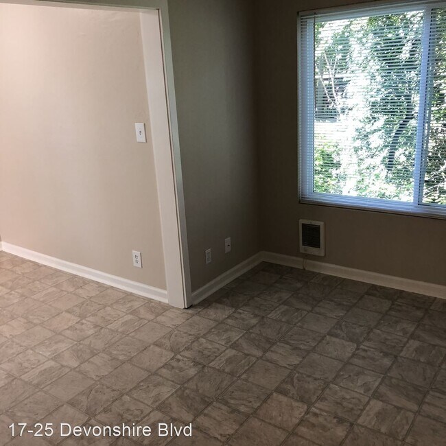 Building Photo - 17-25 Devonshire Blvd