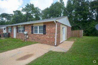 Building Photo - Great - 1 BEDROOM - Bright Open Floor Plan !!