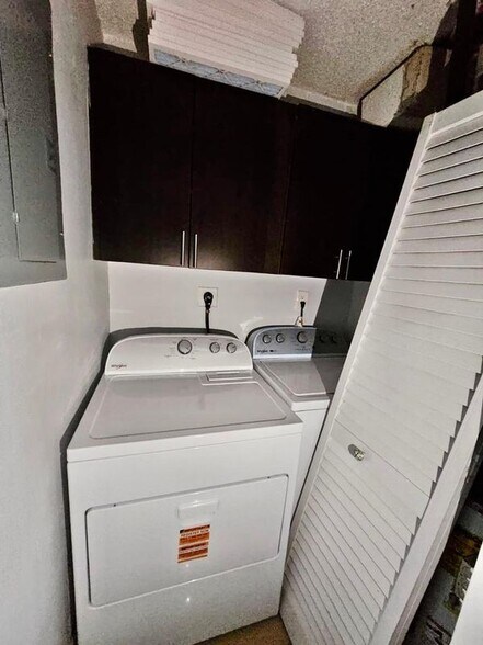 Building Photo - 5820 Albert Rd