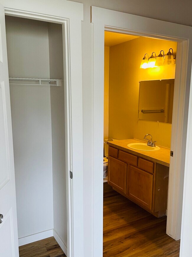 Building Photo - 8854 N Pamela St