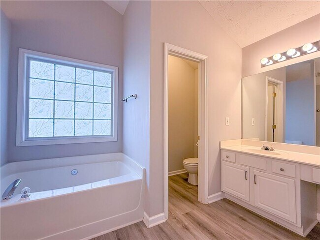 Building Photo - 2959 Belfaire Crest Ct