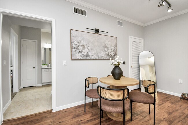 Building Photo - 6777 Sommerall Dr