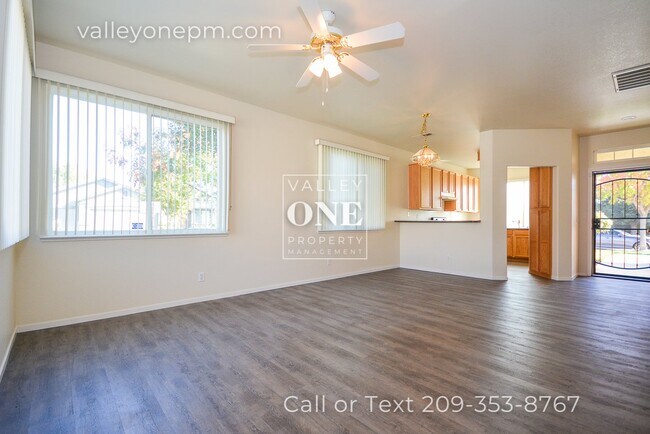 Building Photo - Well-Maintained Single Story Home in Desir...