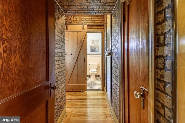 Building Photo - 1321 Maple Ave