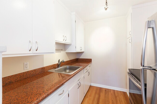 Building Photo - 455 Euclid Ave