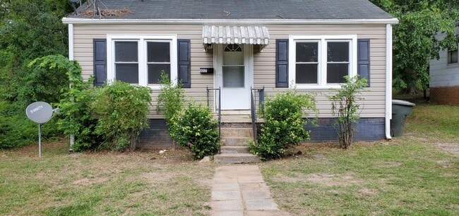 Primary Photo - 2 Bedroom 1 Bathroom House!