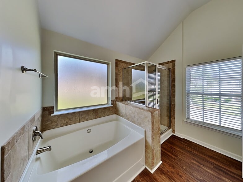 Building Photo - 729 Rolling Downs Dr SW