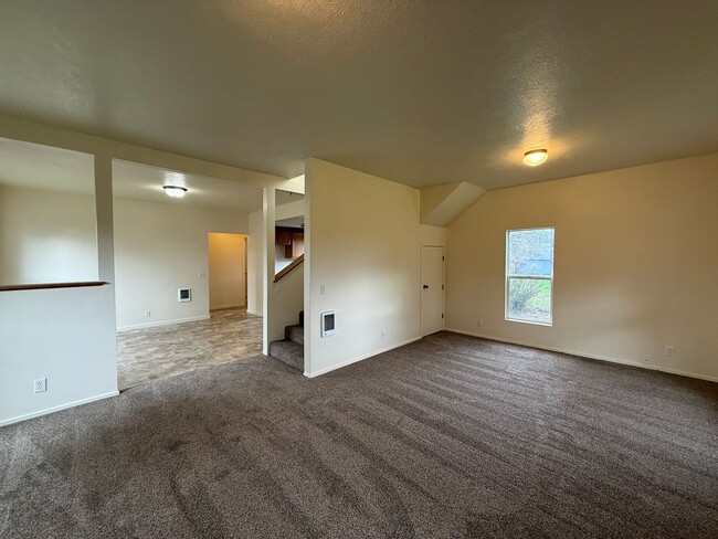 Building Photo - $500 Off Move In Costs!! Updated Farm House