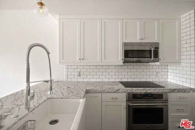 Building Photo - 1155 N La Cienega Blvd