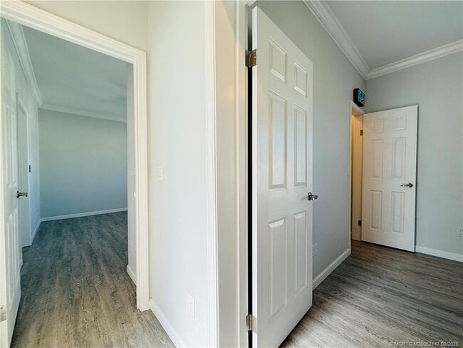 Building Photo - 252 NE Ebbtide Way