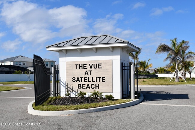 Building Photo - 657 Clearwater Ave