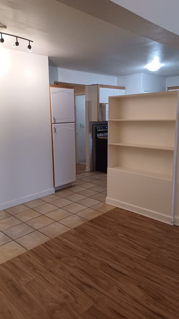 Building Photo - Single Level, Ground Floor, 3 Bed/1 Bath A...