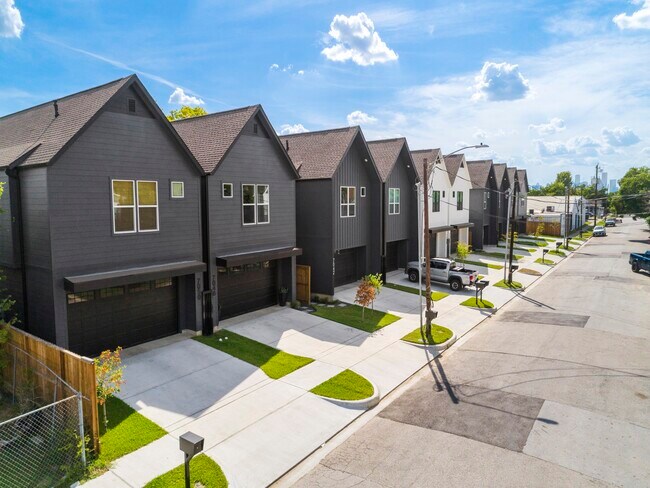 Building Photo - 7033 Avenue N