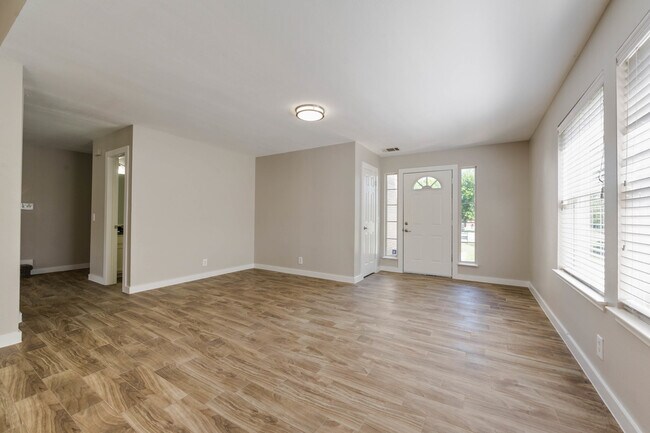 Building Photo - 1302 Crete Ln