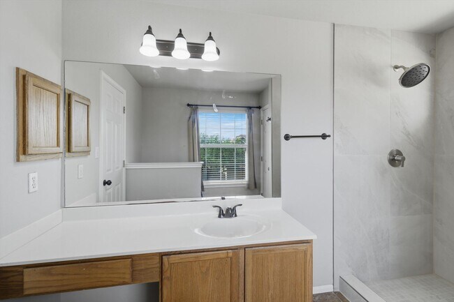 Building Photo - Move-In Ready Gem on Goldcrest Run Near Shopping & Dining