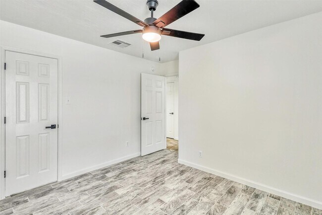 Building Photo - 6015 Wildbriar Ln