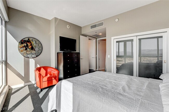 Building Photo - 4575 Dean Martin Dr