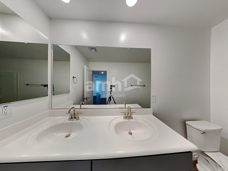 Building Photo - 10526 W Atlantis Wy