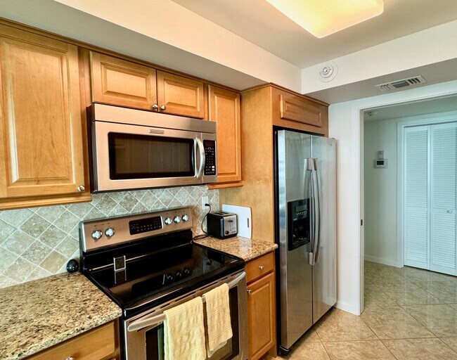 Building Photo - 5480 N Ocean Dr