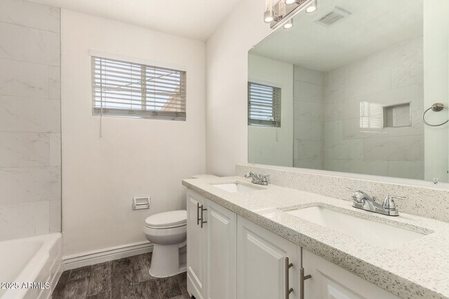Building Photo - 5635 N 35th Dr