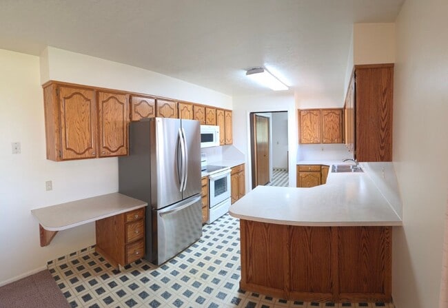Building Photo - 3 bed, 3 bath Home in Sunnydell area Rexburg