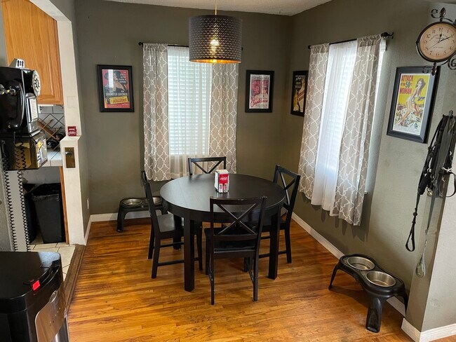 Building Photo - 1513 N Catalina St