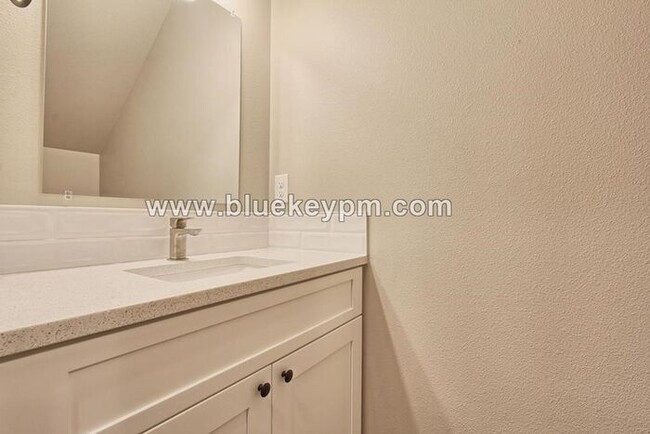 Building Photo - BRAND NEW! Unit 209-B: 3 Bed, 2.5 Bath Tow...