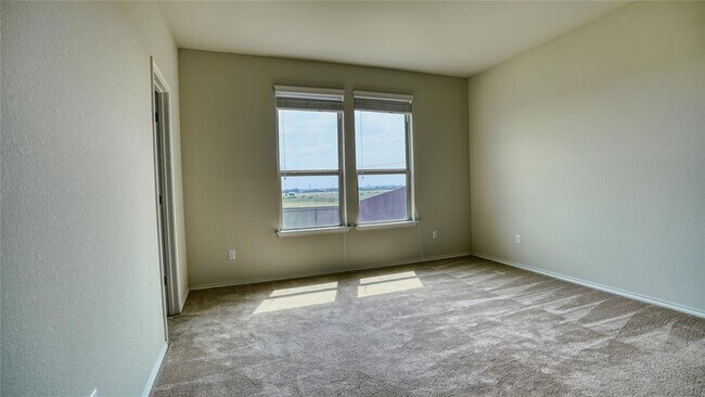 Building Photo - 137 Carlina Lp