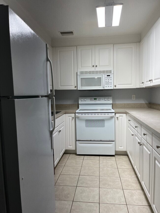 Building Photo - 501 SW 75th St