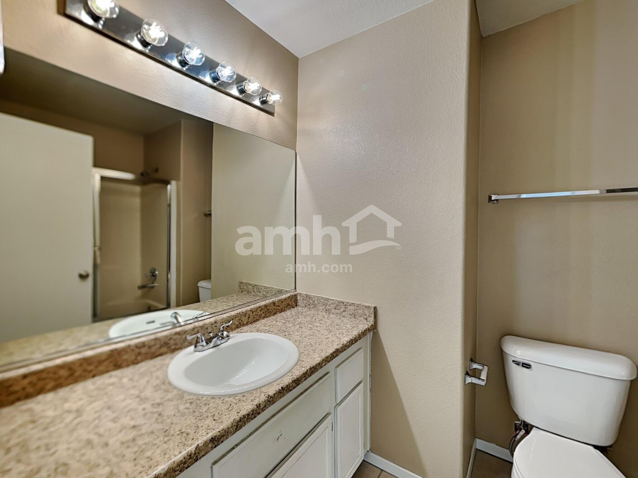 Building Photo - 7400 Fencerow St