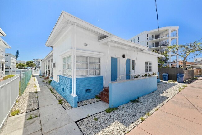 Building Photo - 8135 Crespi Blvd