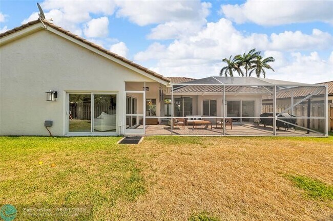 Building Photo - 9585 Carousel Cir S