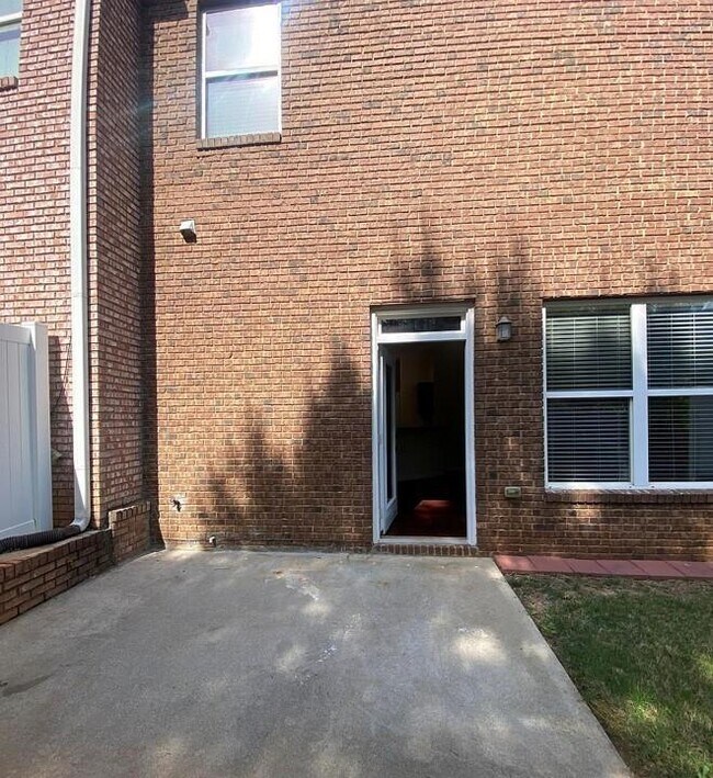 Building Photo - 207 Green Bridge Ct SE