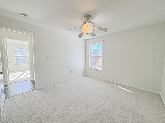 Building Photo - Fantastic 3 Bed 2 Bath Penthouse With Priv...