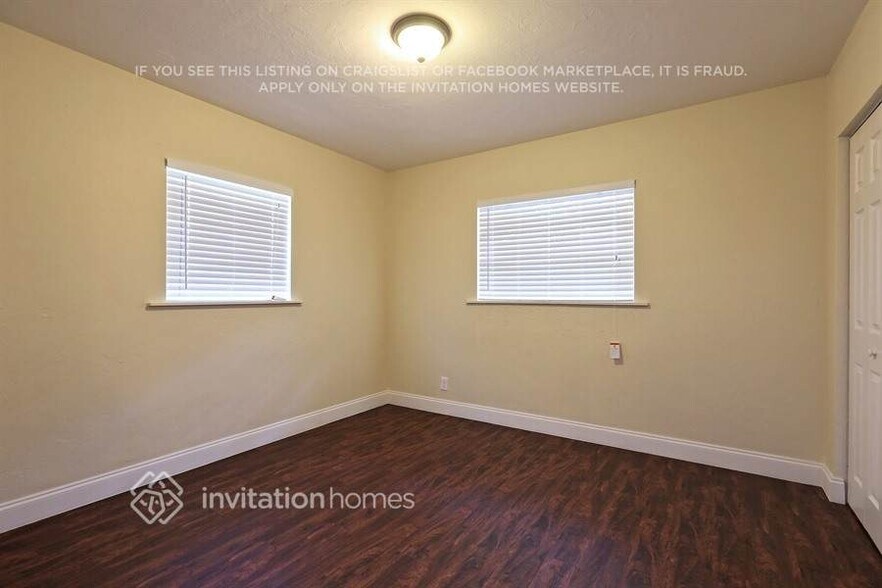 Building Photo - 2017 NE 29th Ct