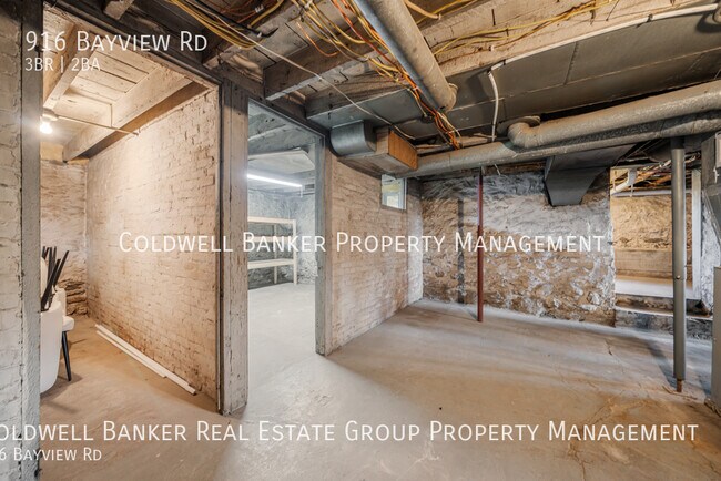 Building Photo - 916 Bayview Rd