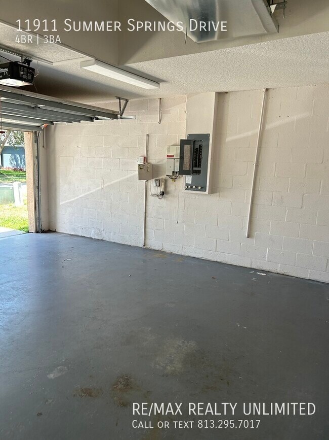 Building Photo - 11911 Summer Springs Dr