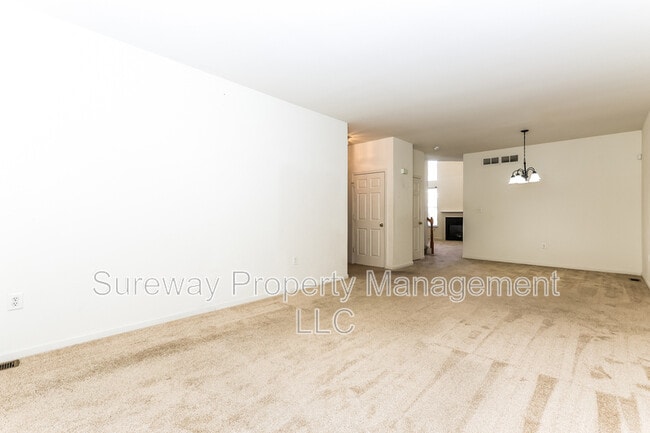 Building Photo - 158 Chancellor Dr