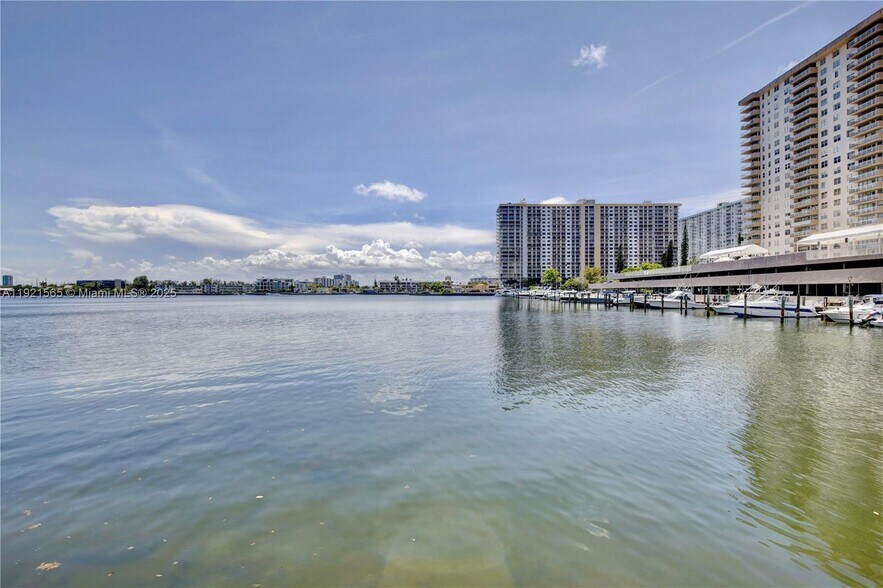 Building Photo - 17100 N Bay Rd