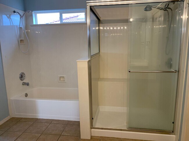 Building Photo - Magnificent 4 Bedroom, 2.5 Bath in Rio Rancho!