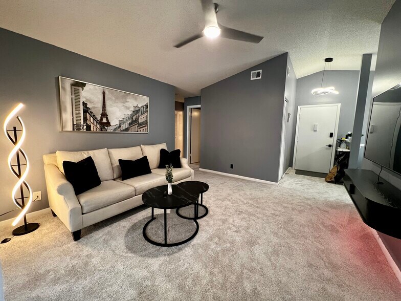 Building Photo - 6540 Chasewood Dr