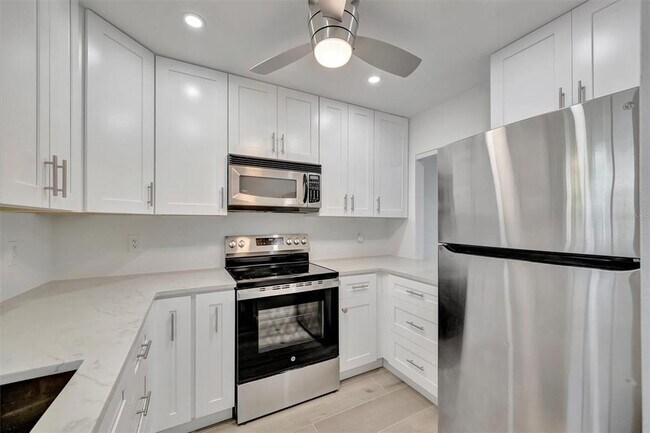 Building Photo - 9819 Hernando Ct