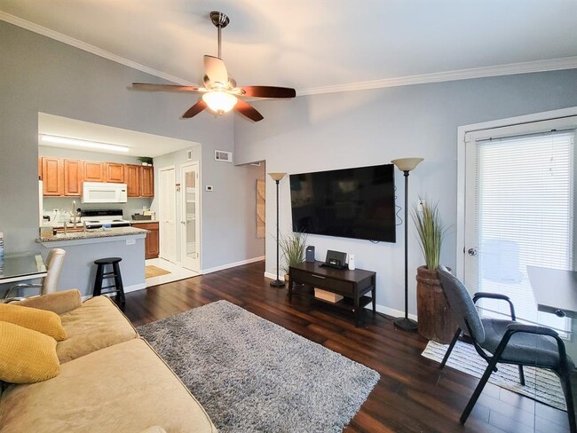 Building Photo - 3900 Woodchase Dr