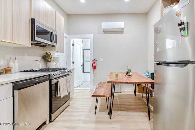 Building Photo - 308 7th Ave