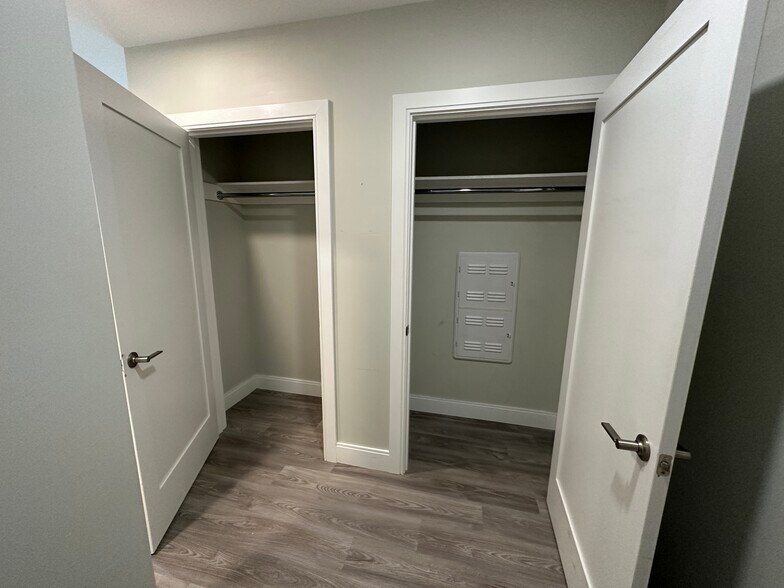 Building Photo - 206 Old Colony Ave