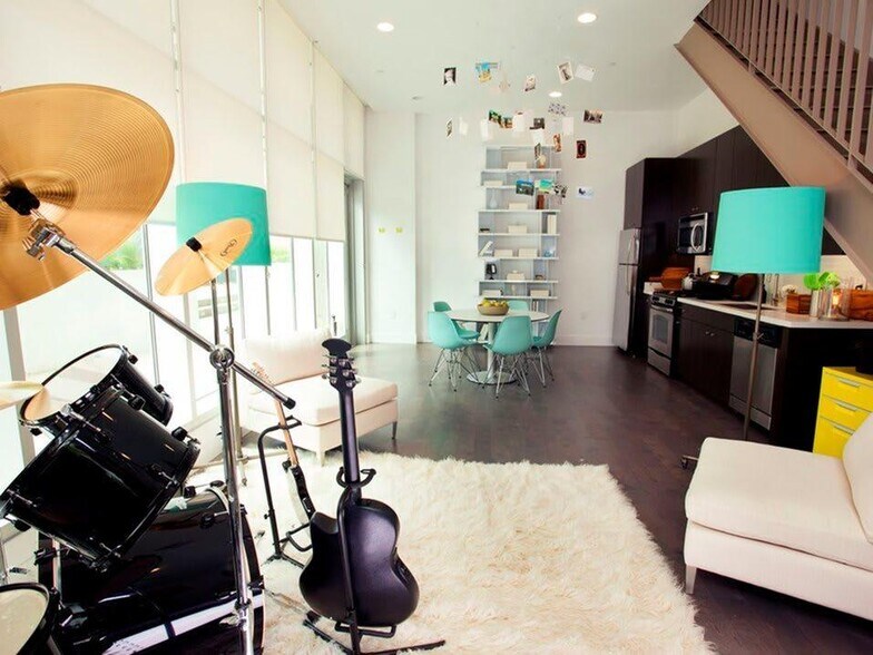 Building Photo - 1800 Whitley