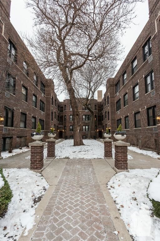 Building Photo - 744 West Addison-E1